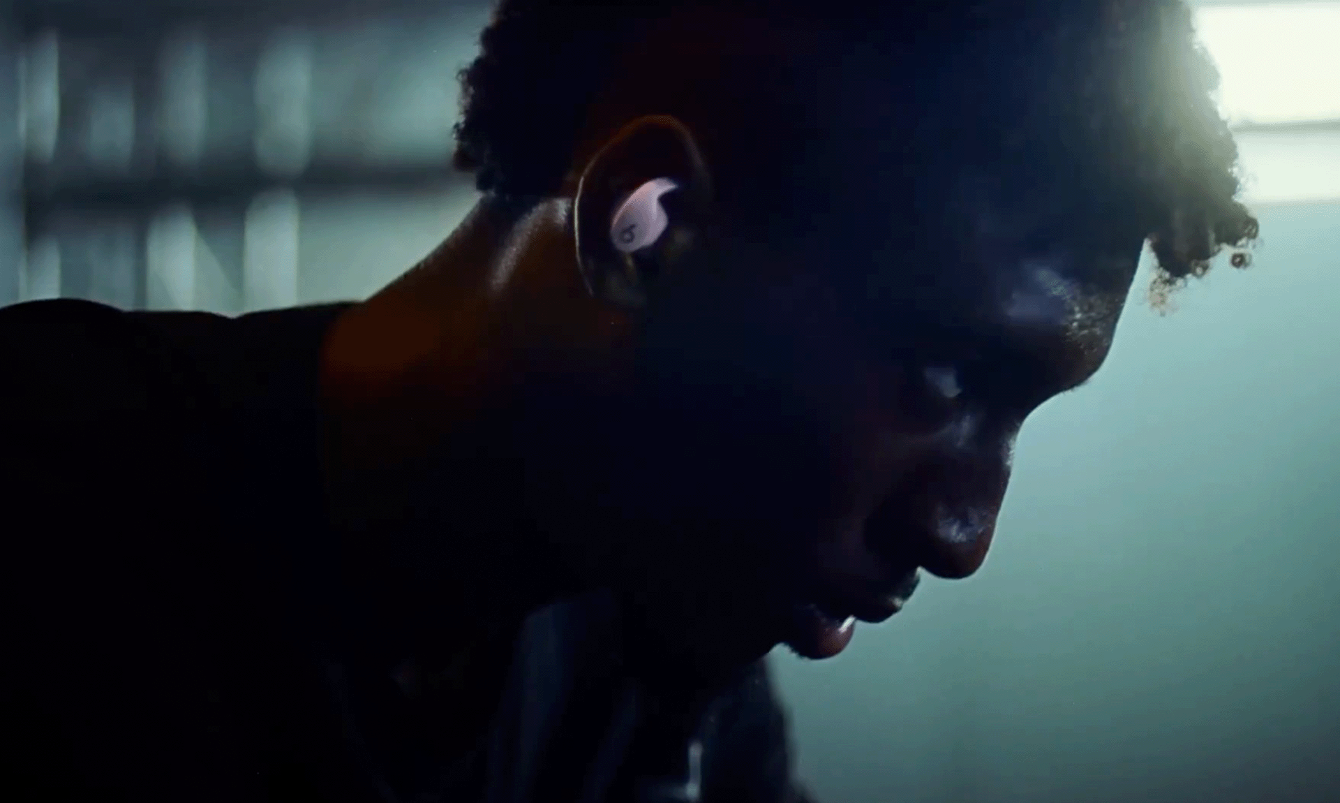 <strong>BEATS BY DRE </strong> Defy The Noise (Service)